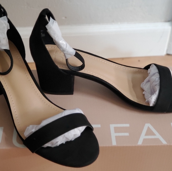 Noura Heeled Sandal, size 8, black color - Picture 3 of 9